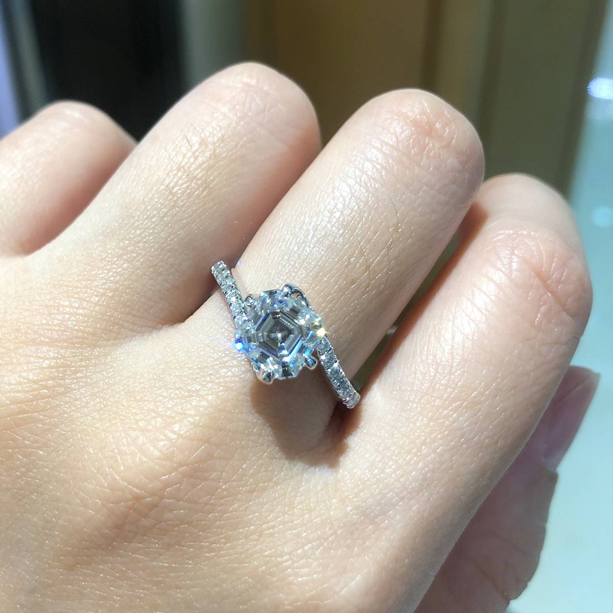 扭臂方钻女戒S925银镀白金定制选款主石莫桑钻2.0ct/副石高碳钻